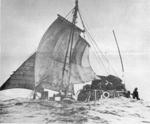 1947, à bord du Kon Tiki, le premier radeau de la renaissance de la navigation traditionnelle dans le Pacifique