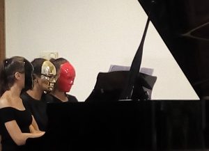 1103 PIANO LES MASQUES