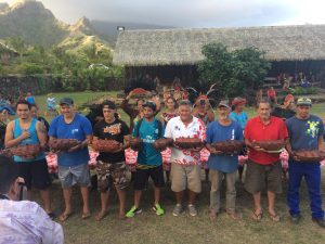 CMA aux Marquises - participants concours sculpture bois - Crédit photo CMA