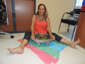 133 - E reo to'u - Rä'au fati Hinano - tahua raau tahiti - Crédit Natea Montillier Tetuanui - SCP