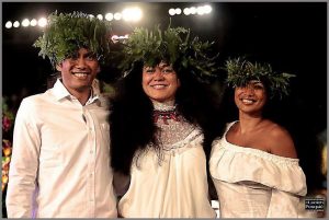 134 - Œuvre du mois - Costume MTI - Tiare Trompette, Yann Paa et Heifara Morienne - Crédit Lucien Pesquié