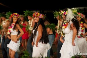 8 QUAND LES ANCIENNES RENDENT HOMMAGE - Copie